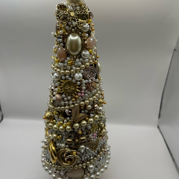 Hand Crafted Upcycled Vintage to Modern Jewelry Christmas Tree - Picture 4 of 13